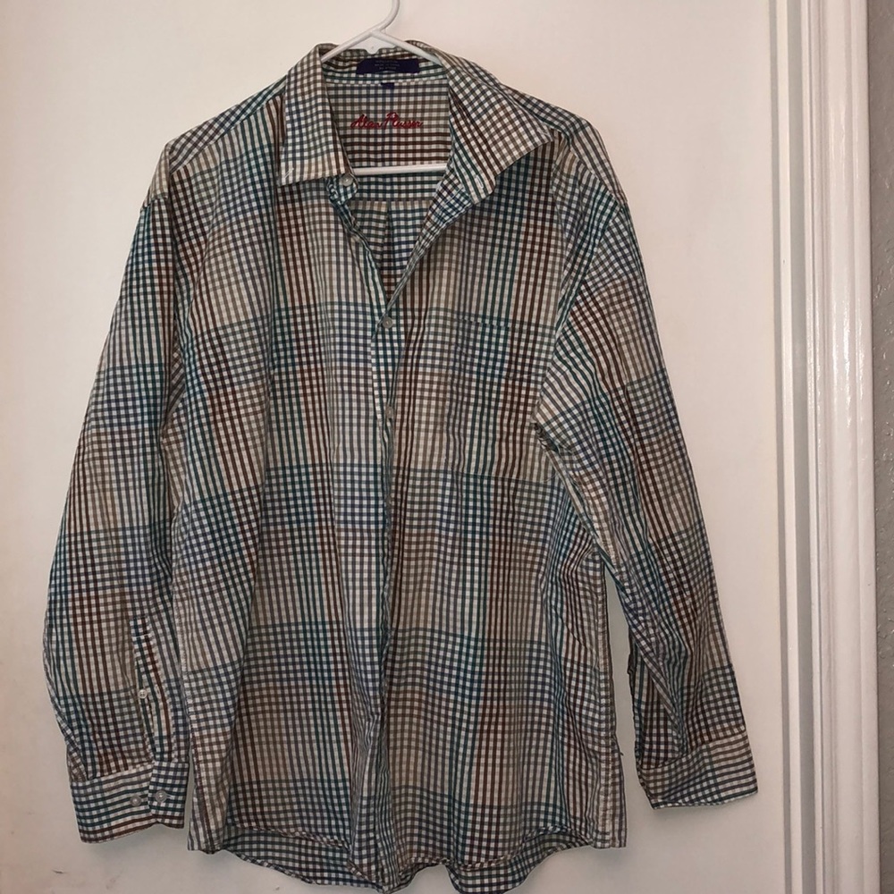 Long sleeve plaid button down shirt